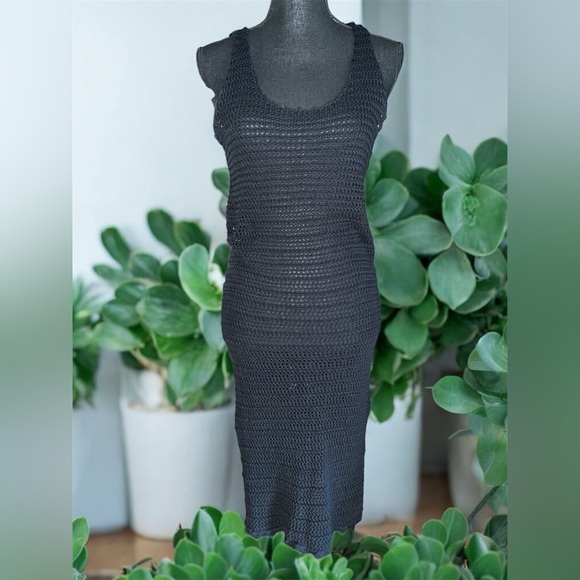 Aritzia Dresses & Skirts - Aritzia Wilfred Black Knit Body-con Midi Dress
EUC 2X